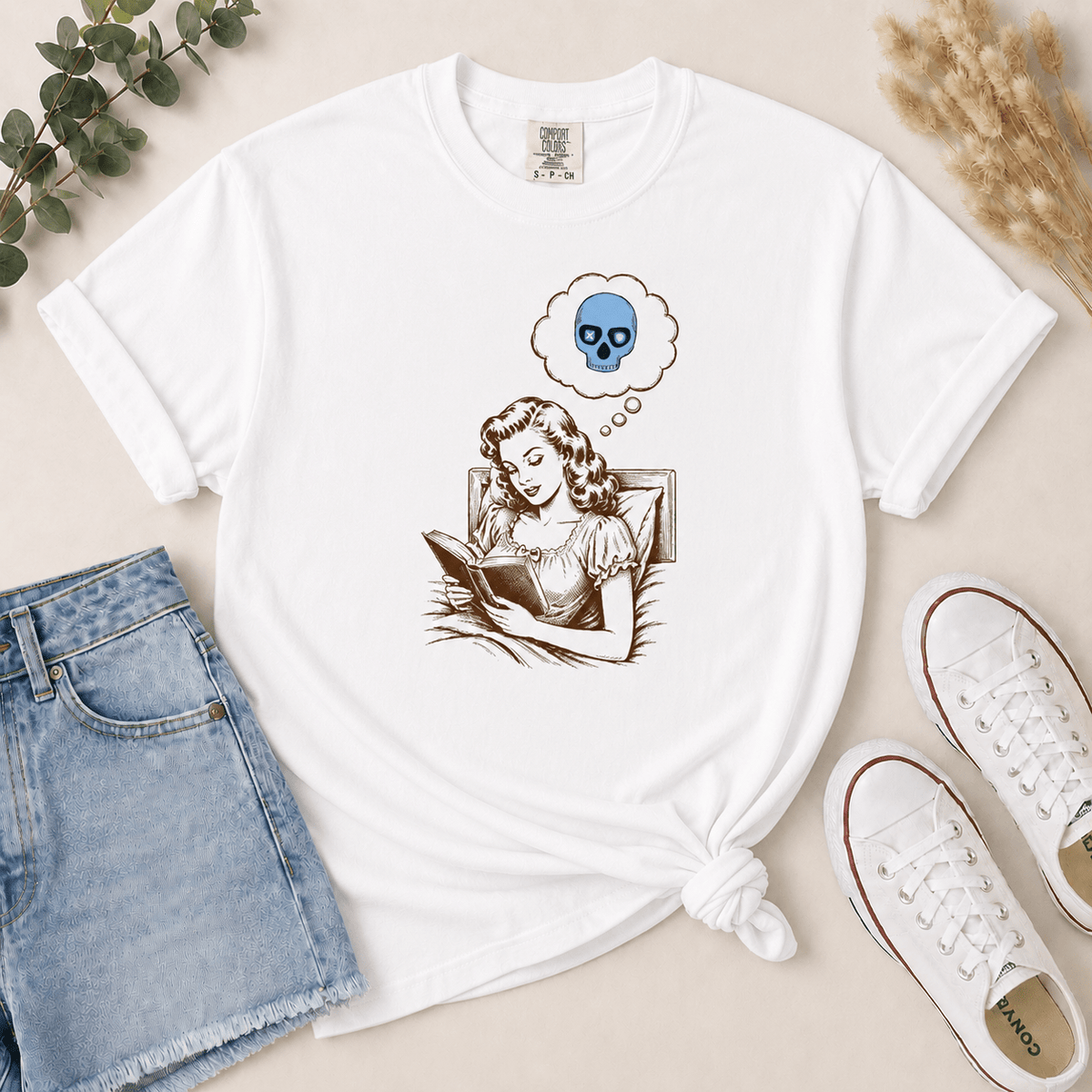 She Reads in the Dark Bookish Graphic Tee - T-SHIRT - TheSpinedLife