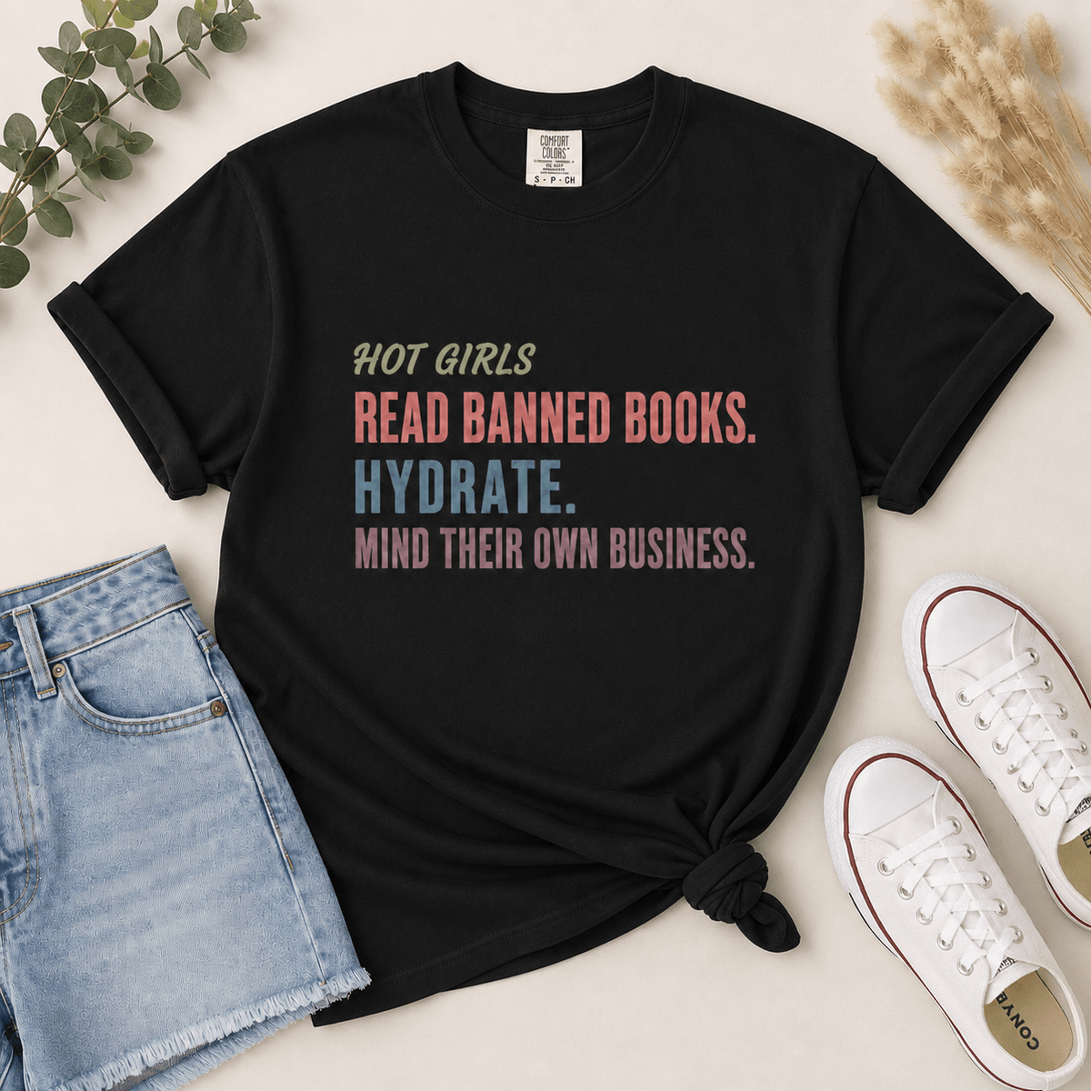 Hot Girls Read Banned Books Graphic Tee - T-SHIRT - TheSpinedLife