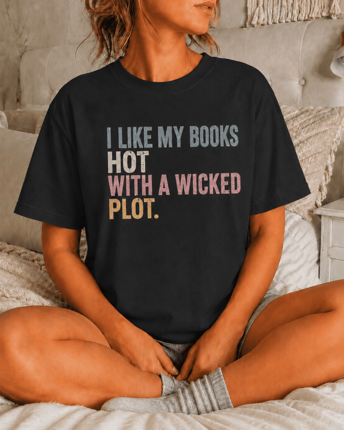 I Like My Books Hot With a Wicked Plot Graphic Tee - T-SHIRT - TheSpinedLife