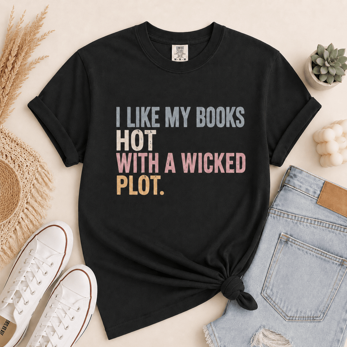 I Like My Books Hot With a Wicked Plot Graphic Tee - T-SHIRT - TheSpinedLife